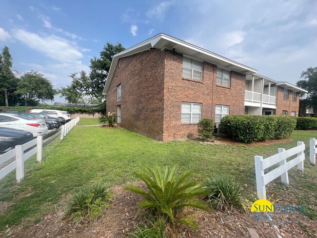 Building Photo - Renovated 3 bedroom in Fair Oaks Village o...