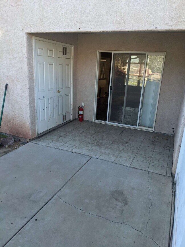 Building Photo - 3-Bed Townhouse in Saint George with Spacious 1400 Sq Ft Layout "