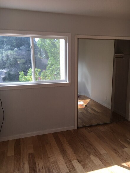 Building Photo - 135 Flame Dr