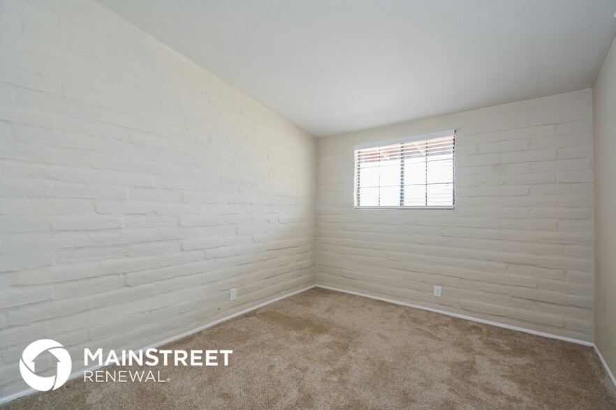 Building Photo - 156 W Pastime Rd