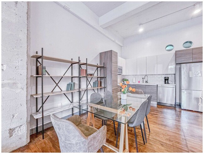 Building Photo - 555 Evergreen St