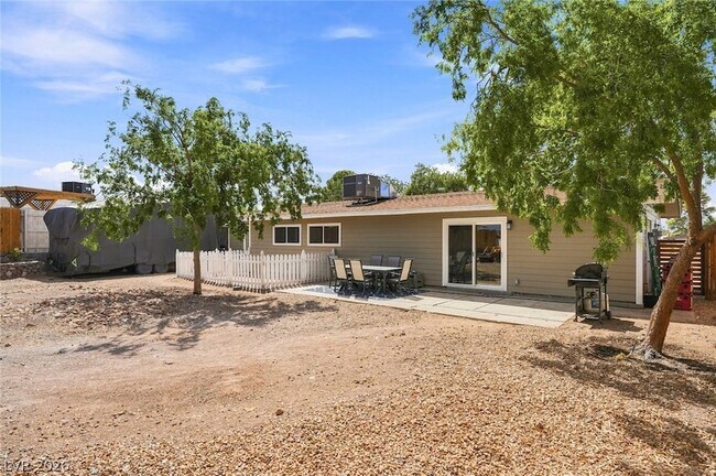 Building Photo - 609 Sierra Ln