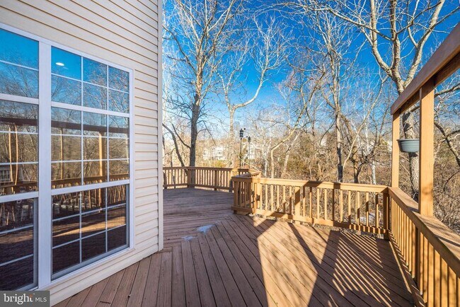 Building Photo - 43258 Meadowood Ct