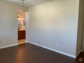 Building Photo - 2 Bedroom / 2.5 Bathroom Reno Home