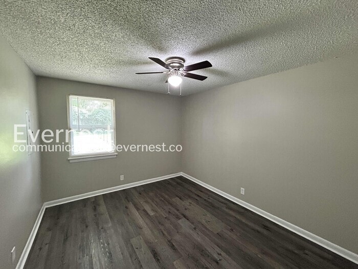 Building Photo - 1176 Sioux Terrace