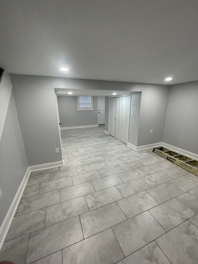 Building Photo - 7843 Lockwood Rd