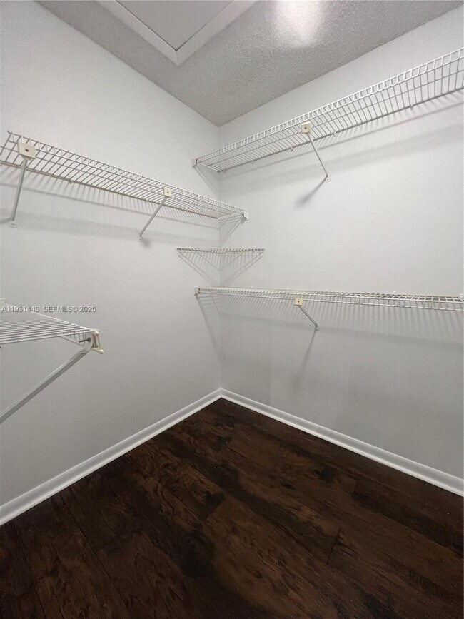 Building Photo - 13721 Newport Manor