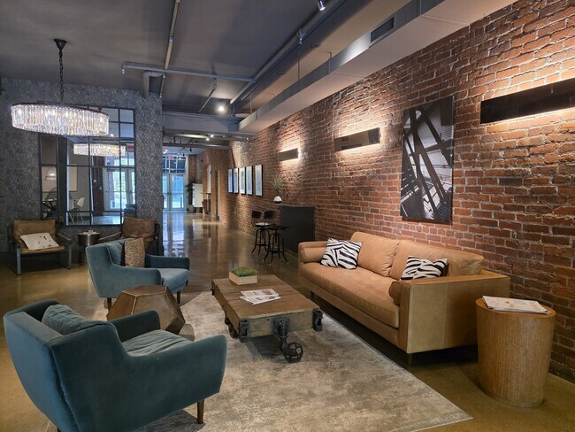Building Photo - 448 W Nationwide Blvd