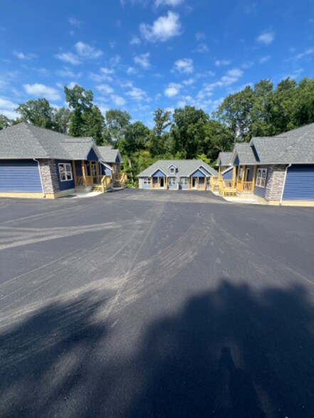 Primary Photo - 14 Becker Blvd