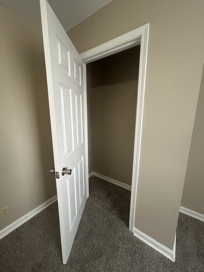 Building Photo - 2070 Carneal Ln