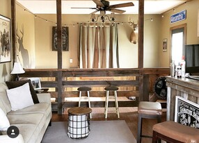 Building Photo - 4422 Meadowland Dr