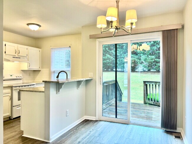 Building Photo - RAINTREE TOWNHOME!
