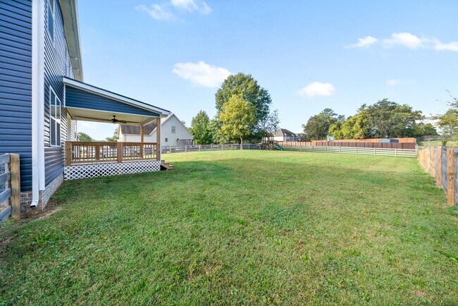 Building Photo - Stunning home ready to make yours !