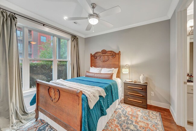 Building Photo - 3 Bed/ 3.5 Bath Townhome in Wedgewood with...