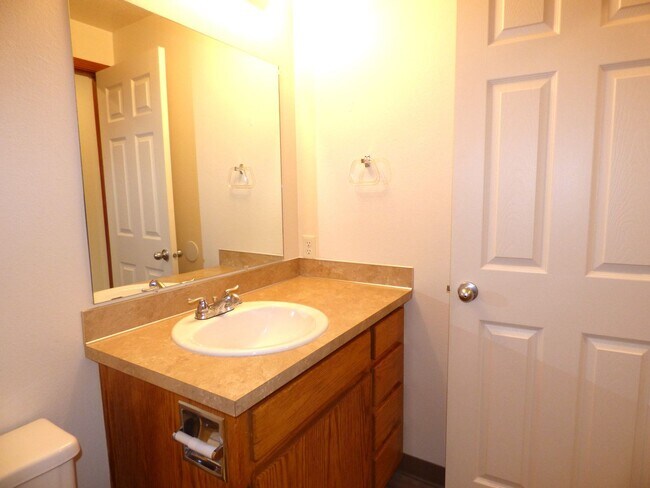Building Photo - Rent Special: FREE August's Rent!! 3 bed 2 bath House in South Salem!
