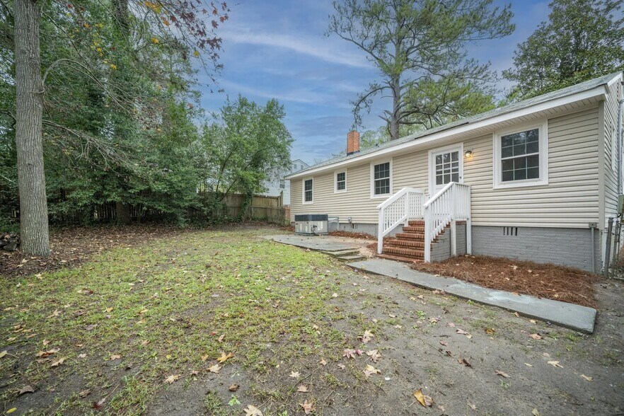 Building Photo - 661 Lorraine Dr