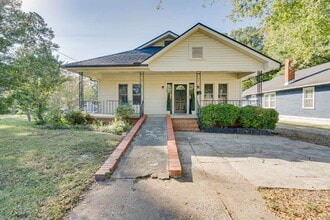 Building Photo - Three-Bed Home w/ Fenced in BackYard in the Heart of Durham