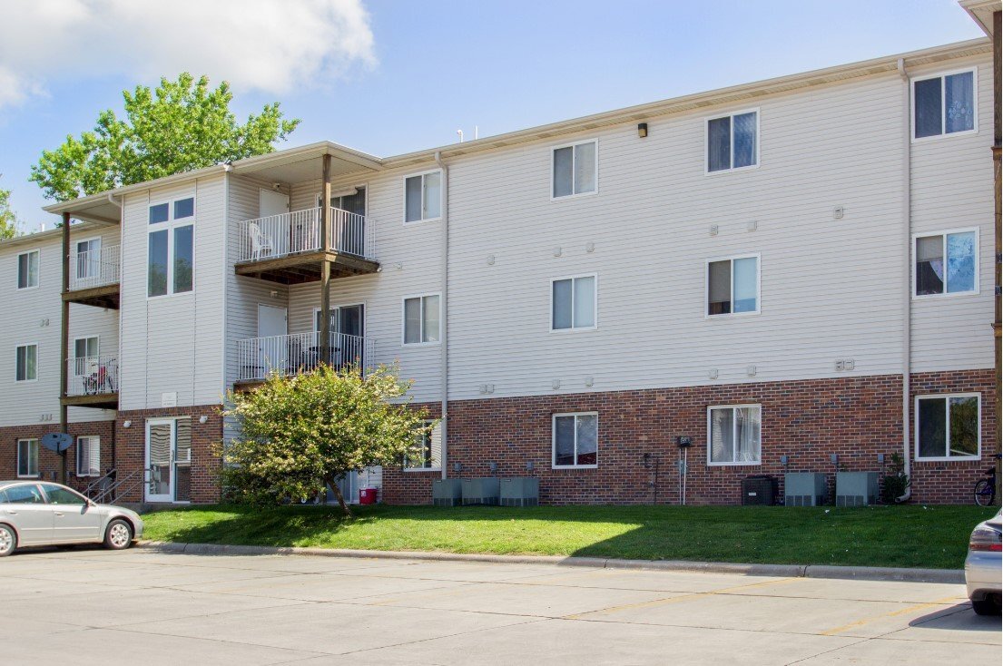 Building Photo - 649 Parkwild Dr
