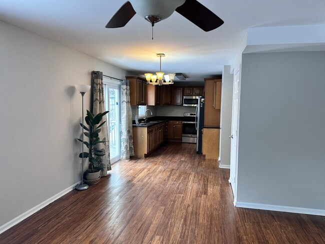 Building Photo - 2856 Evergreen Ln