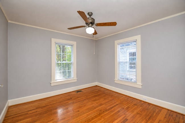 Building Photo - 542 E Black St