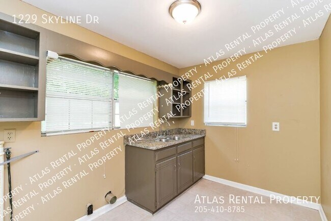 Building Photo - 1229 Skyline Dr