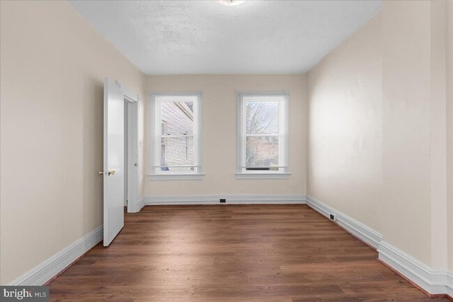 Building Photo - 250 N Mulberry St