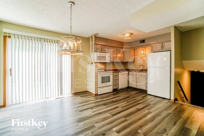 Building Photo - 627 Presidential Way