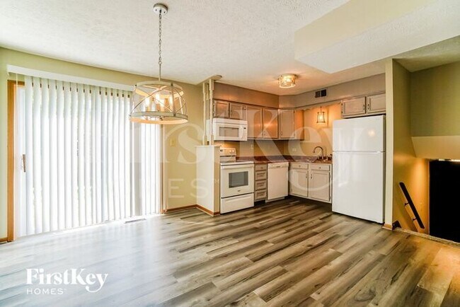 Building Photo - 627 Presidential Way