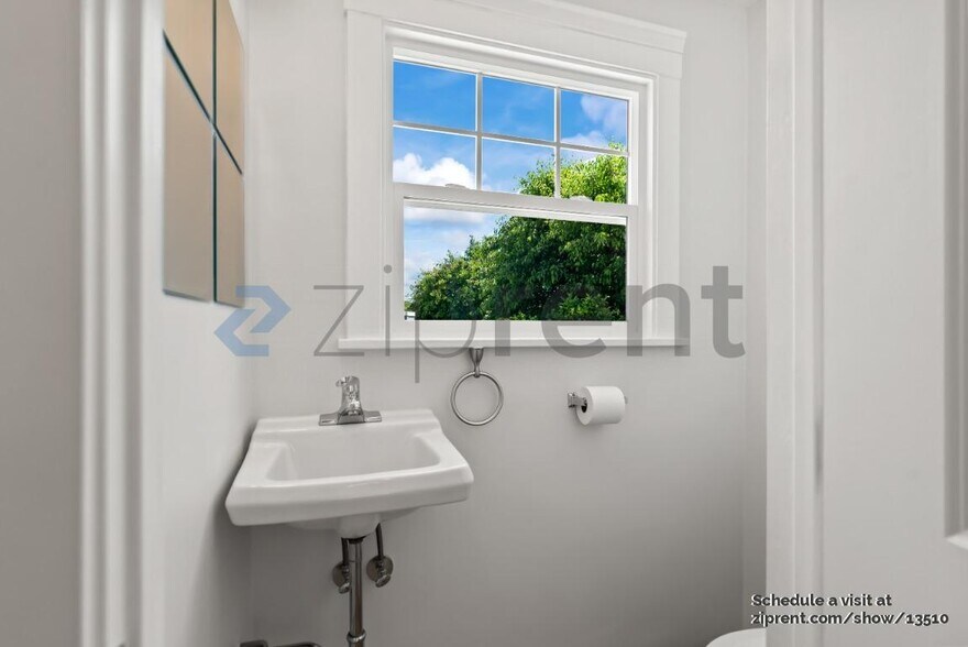 Building Photo - Unit