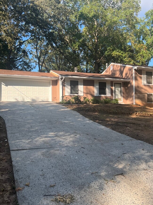 Building Photo - 1675 Oak Ridge Way NW