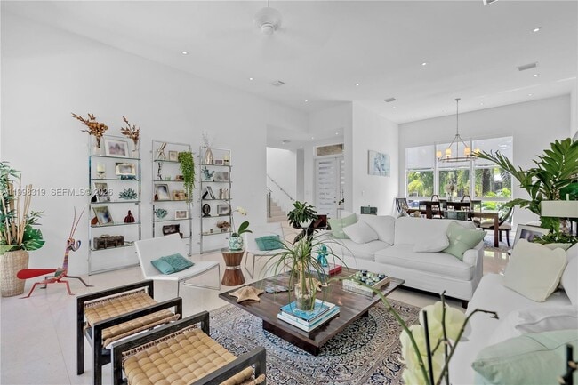 Building Photo - 435 Hampton Ln