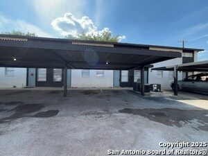 Building Photo - 2802 Lasses Blvd