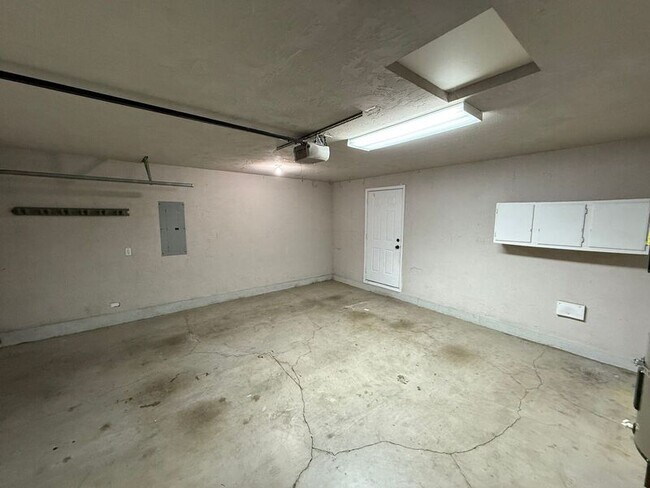 Building Photo - 1385 Emmons St NE