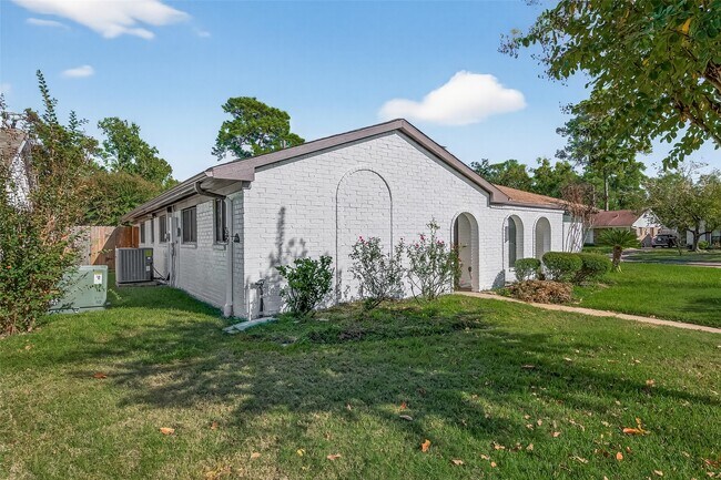 Building Photo - 17418 Largs Cir