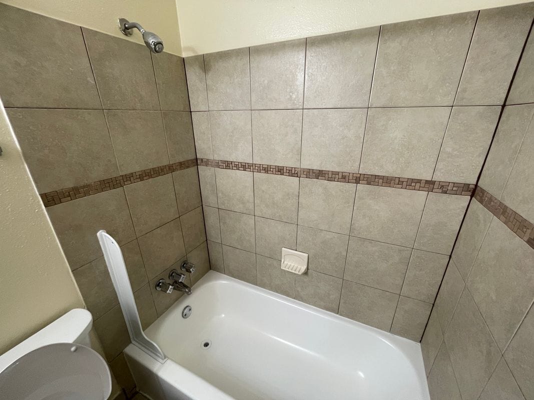 Building Photo - 1824 Hickory Ave