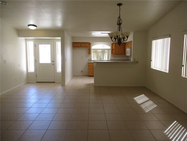 Building Photo - 5543 Clubhouse Ct