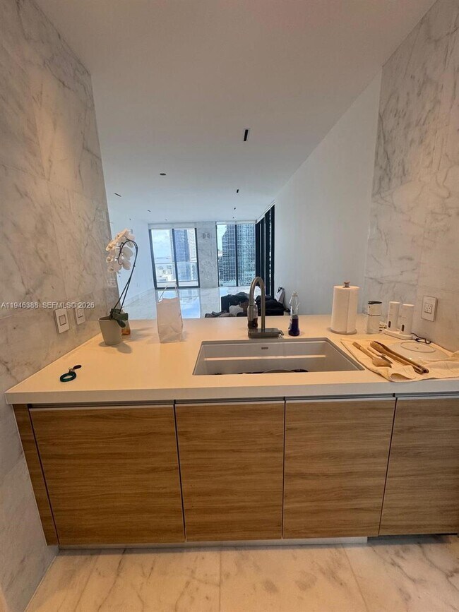 Building Photo - 1010 Brickell Ave