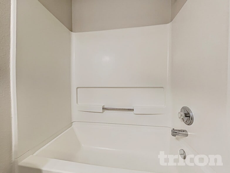 Building Photo - 773 Fern St