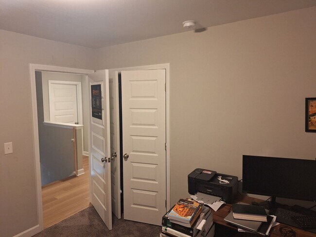 Building Photo - Beautiful Five Bedroom Home Located in Northeast Columbia!