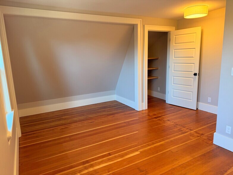 Building Photo - 7094 NE 8th Ave