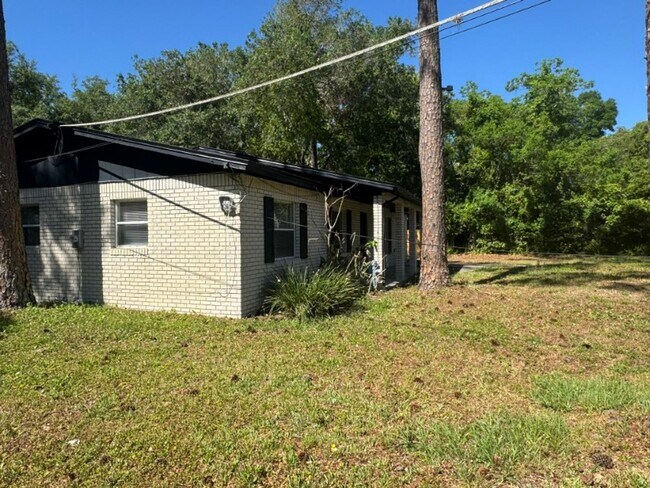 Building Photo - Home For Rent