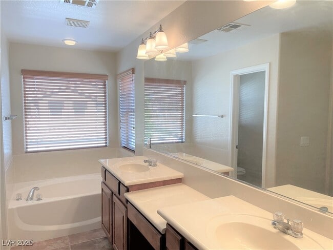 Building Photo - 12065 Hathaway Pines Dr