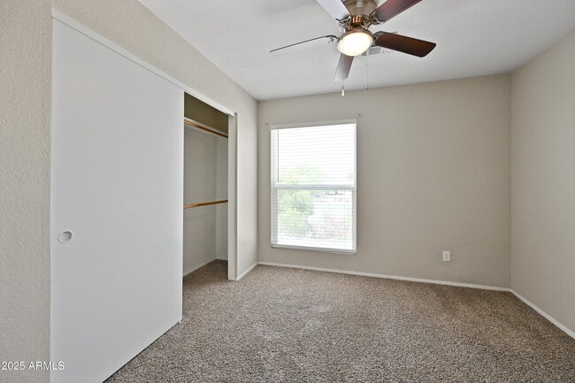 Building Photo - 1022 W Estrella Dr