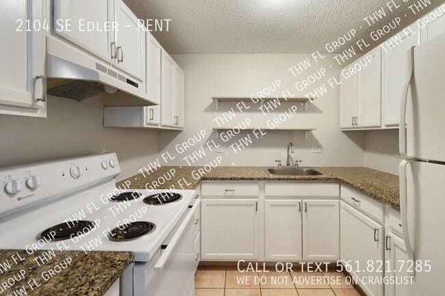 Building Photo - 2104 SE Edler Dr