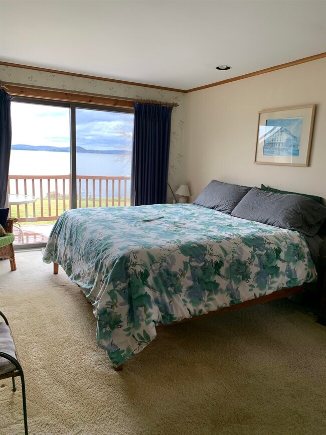 Building Photo - 383 Holbrook Bay Cmns