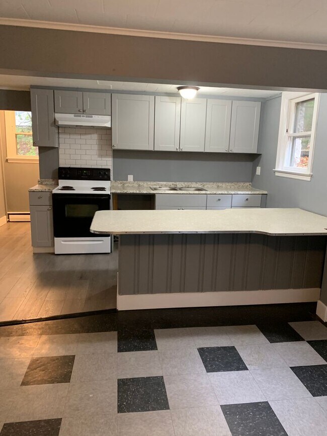 Building Photo - Charming 3-Bedroom Apartment in Midtown Ki...