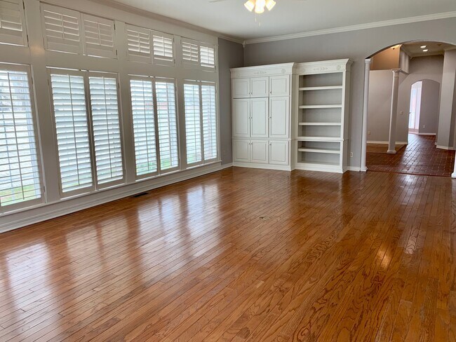 Building Photo - 3801 Tudor Cir