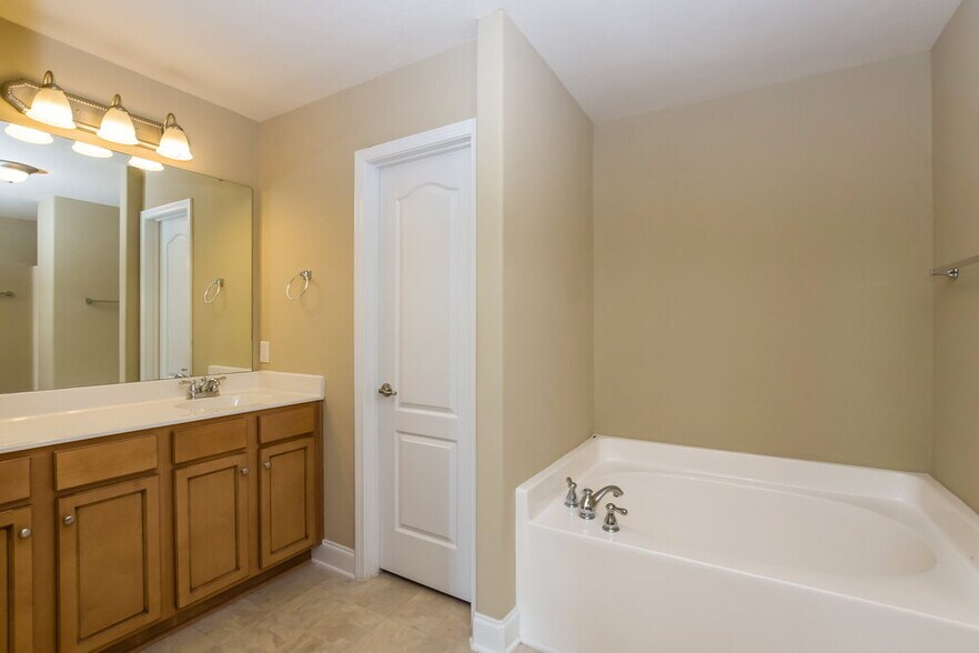 Building Photo - 6246 Silver Chime Way