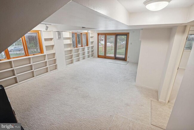 Building Photo - 1063 Carper St