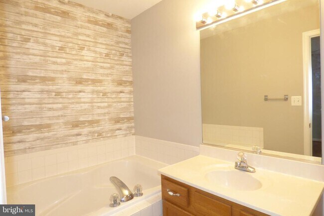 Building Photo - 552 Sparkleberry Terrace NE